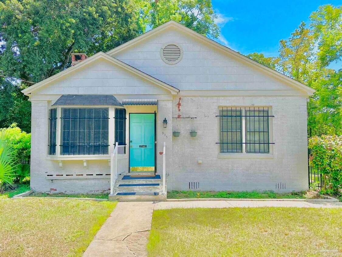 Primary Photo - 915 E Jordan St