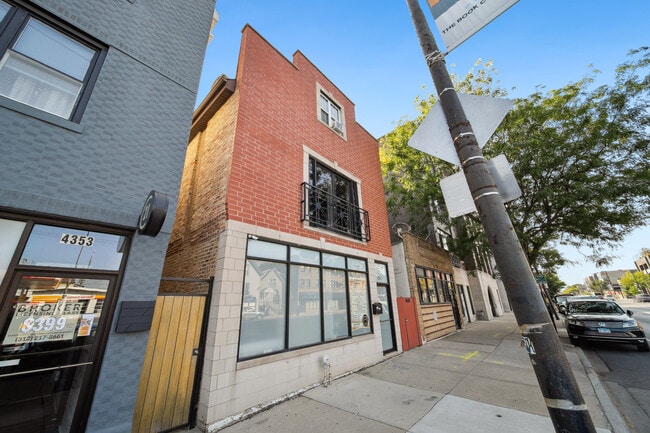 Foto del edificio - 4351 N Western Ave