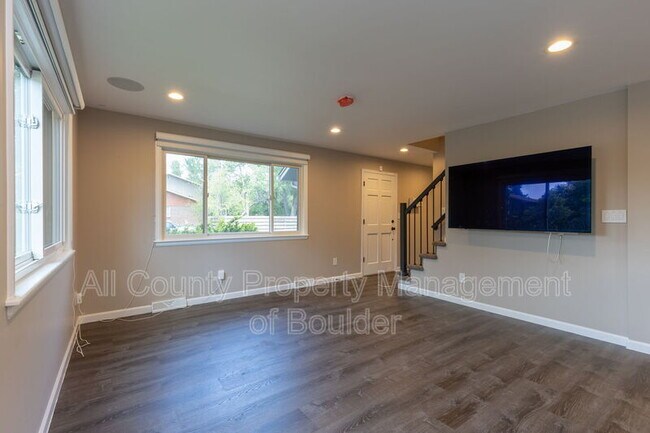 Foto del edificio - 7702 Essex Pl