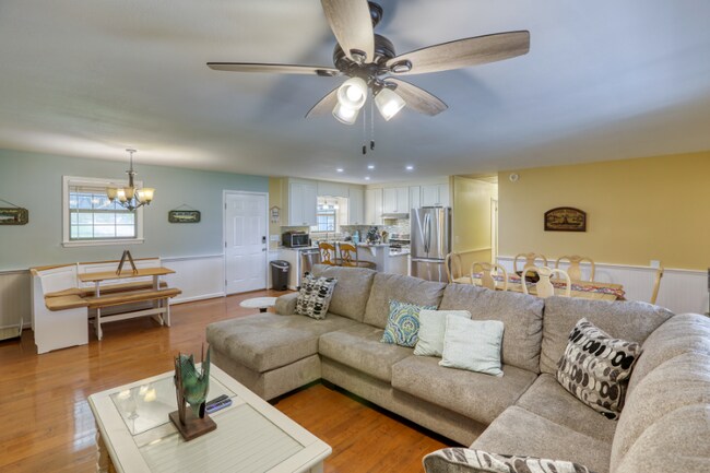 Building Photo - 8109 E Cypress Dr
