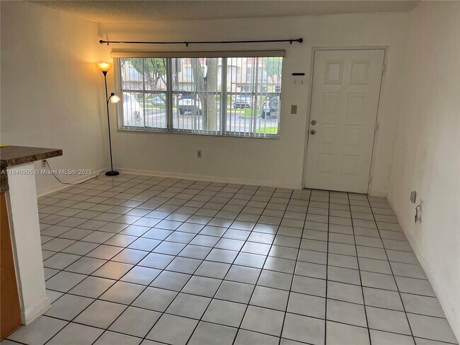 Foto del edificio - 8670 NW 6th Ln