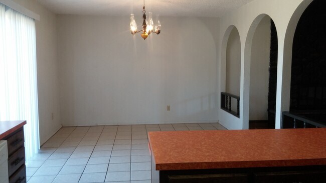 Foto del edificio - NICE HOME SITUATED ON A LARGE LOT