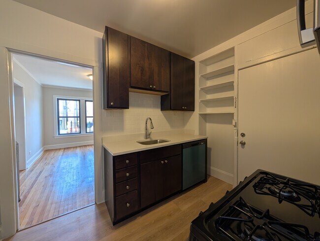 Foto del edificio - 2706 N Spaulding Ave