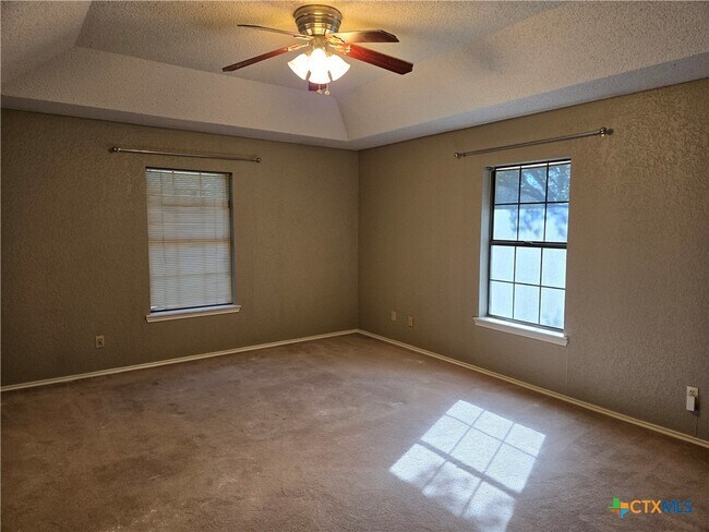 Foto del edificio - 241 Galvin Dr