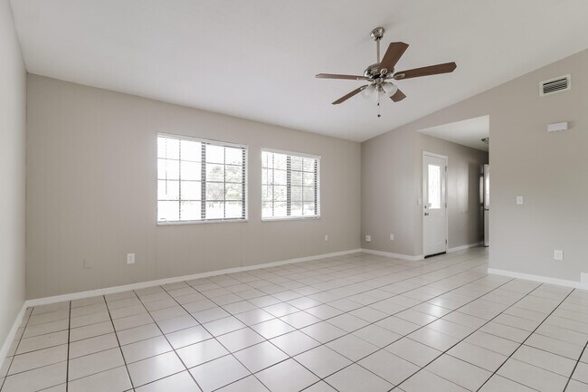 Foto del edificio - 431 Tropicaire Ave SW