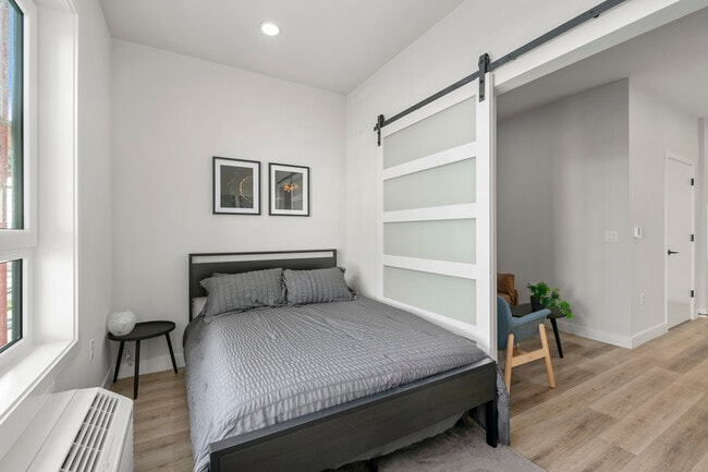 Building Photo - The Parkline