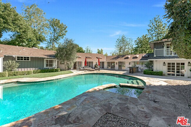 Foto del edificio - 3965 Valley Meadow Rd