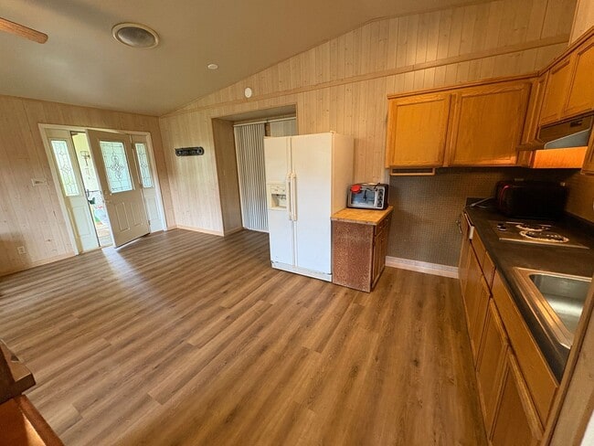 Building Photo - Great Studio in Mariposa