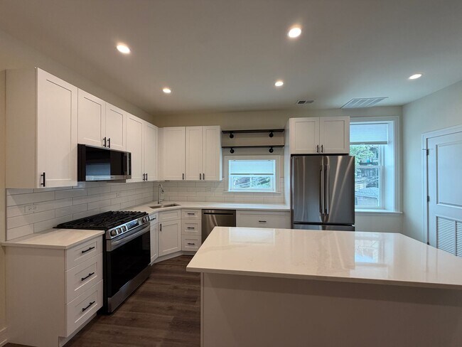 Foto del edificio - 916 W Belmont Ave