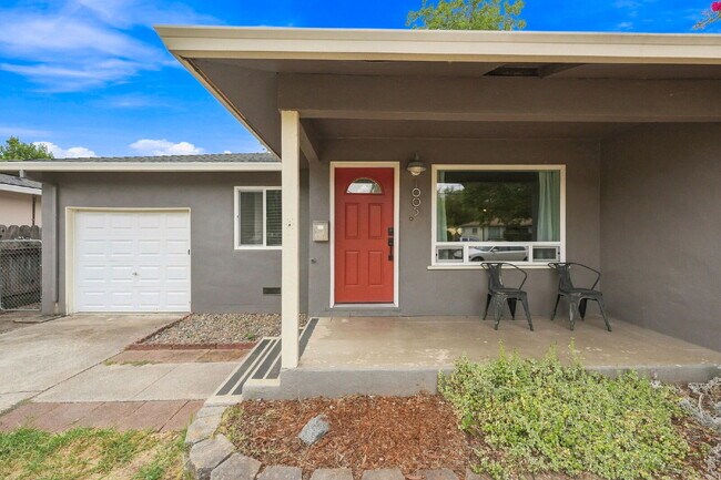 Foto del edificio - 3/1 Charmer in the Garden Tract - Dog Friendly