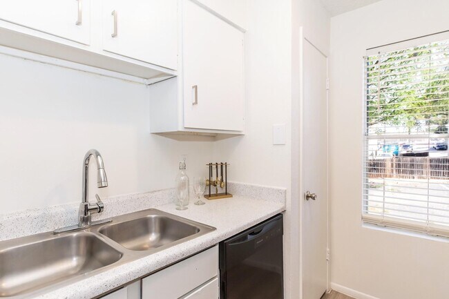 Photo - 2502 Babcock Rd Apartment