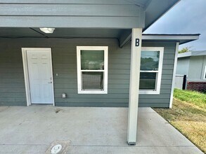 Building Photo - 1007 N Quincy Ave