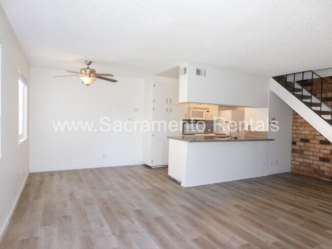 Foto del edificio - Affordable 2bd/1ba Fourplex with Garage ne...