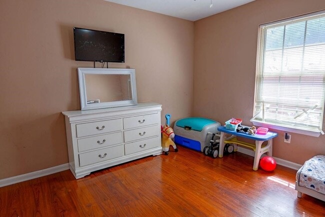 Building Photo - 6820 Petre Dr