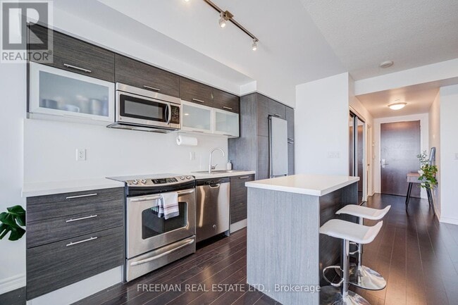 Photo du bâtiment - 386-3386 Yonge St