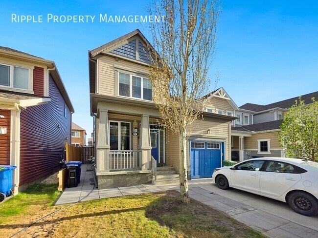 Photo du bâtiment - SUN-DRENCHED FURNISHED 3 BEDS, 2.5 BATHS MAIN FLOOR | PRIME AIRDRIE LOCATION WITH PRIVATE BACKYARD