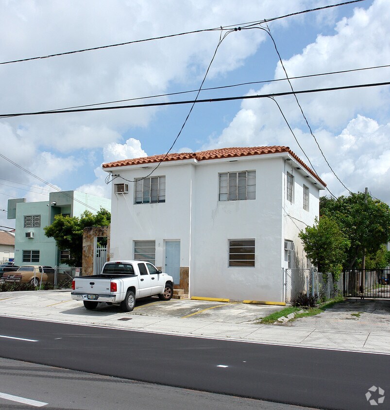 Foto del edificio - 567 SW 7th St