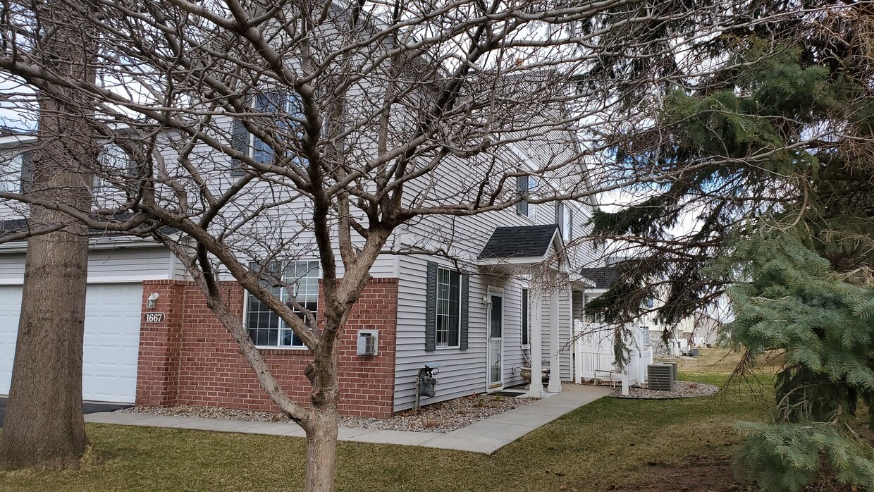 1667 Brittany Dr, Shakopee, MN 55379 Townhouse for Rent in Shakopee, MN