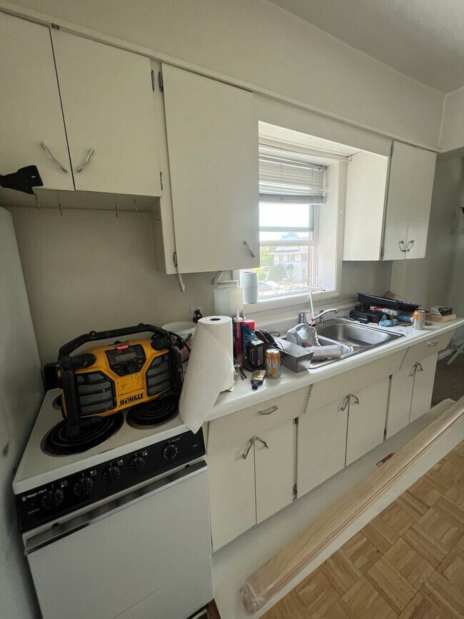 Foto del edificio - AVAILABLE SEPTEMBER - 1 BED 1 BATH