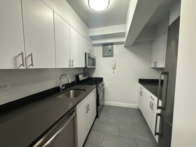 Building Photo - 20 Beekman Pl