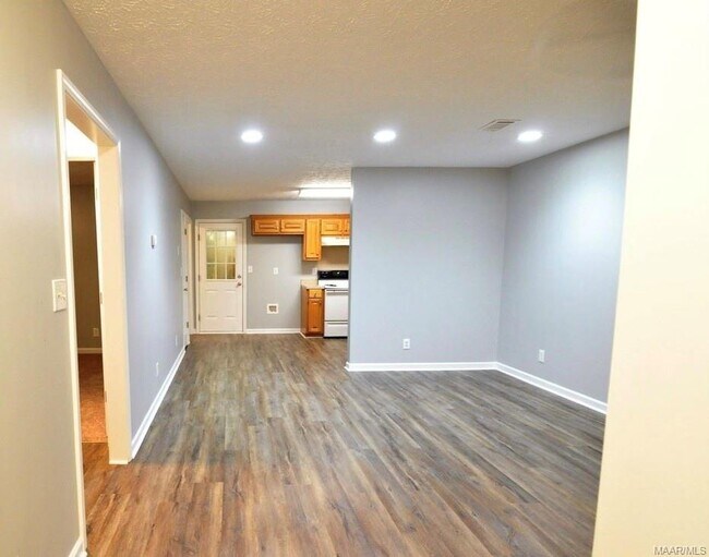 Building Photo - 3711 Sanford Dr