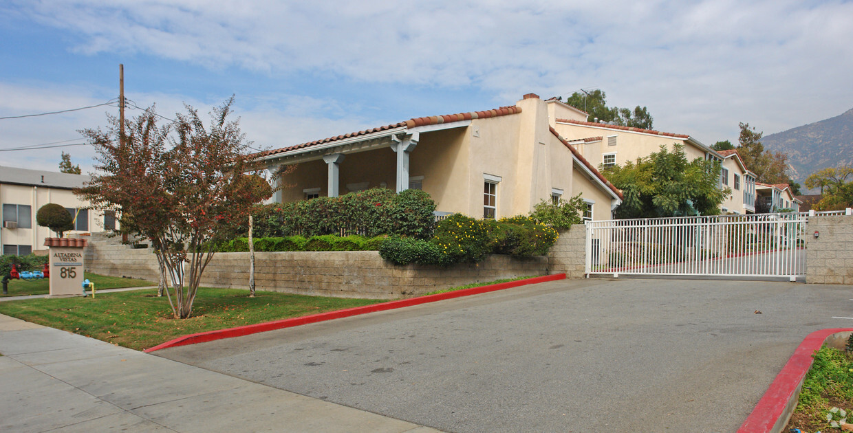 Foto del edificio - Altadena Vista Senior Apartments