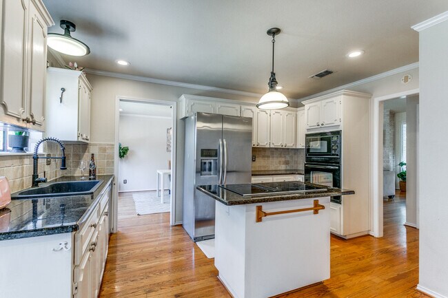 Building Photo - 1107 River Vista W