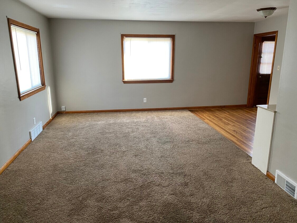 Primary Photo - 1207 Silver St