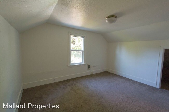 Building Photo - 5 br, 3 bath House - 1471 Villard St.