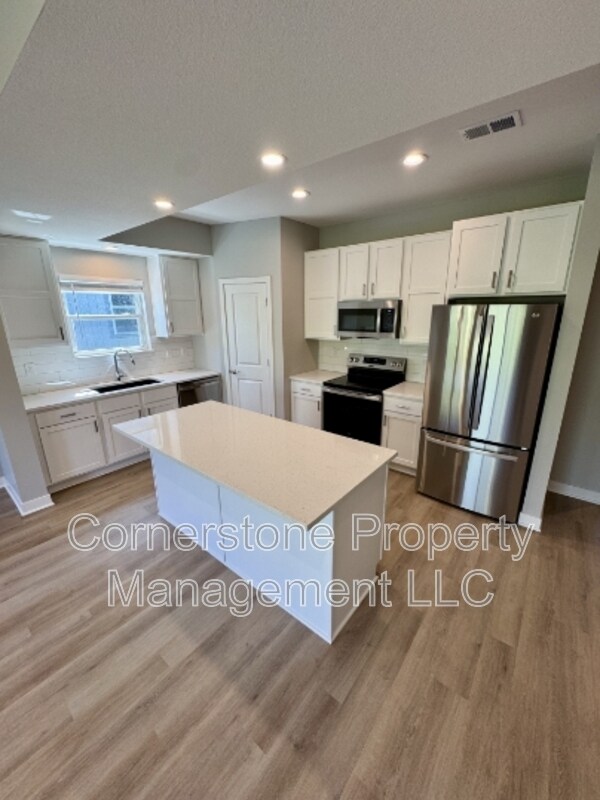 Building Photo - 8431 Valley Spring Dr