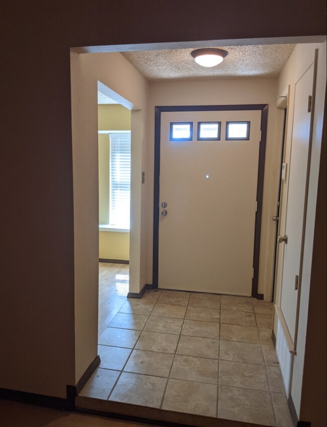 Building Photo - Ready for Move In!