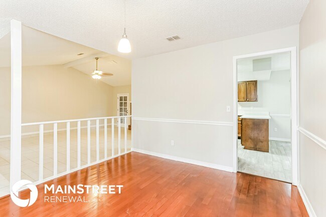 Foto del edificio - 450 Segovia Dr