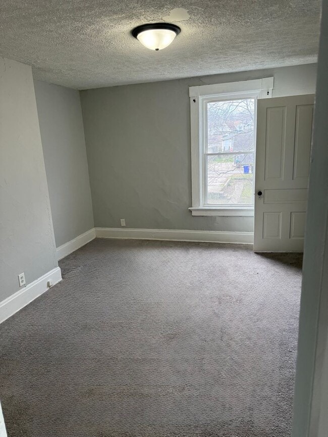 Building Photo - 721 Ross Ave