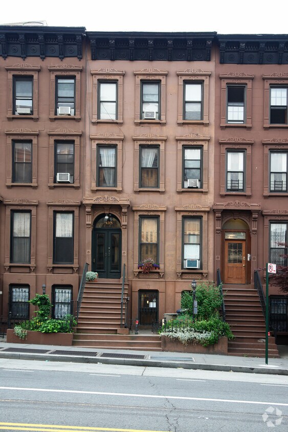 Building Photo - 438 9th St