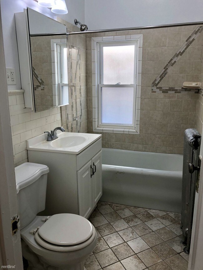Building Photo - 1 br, 1 bath  - 946 Green Bay Rd