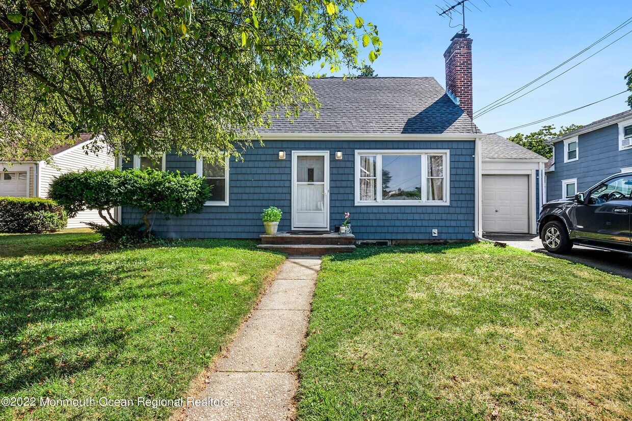 Primary Photo - 68 Applegate St