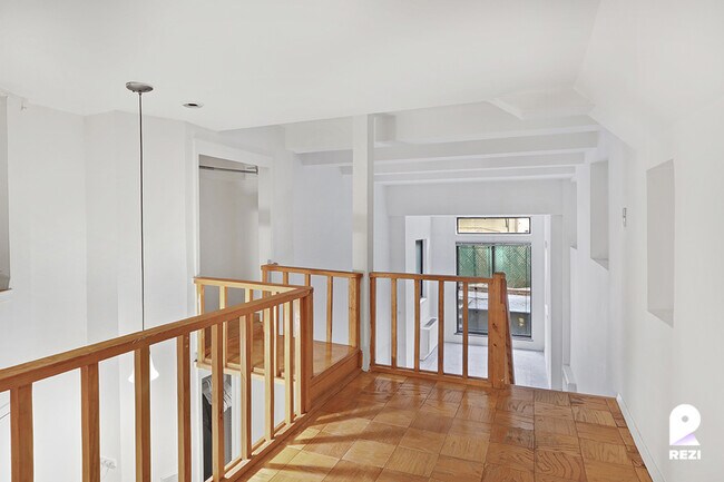 Building Photo - 228 E 81st St