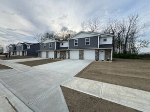 Building Photo - 211 Bruns Dr