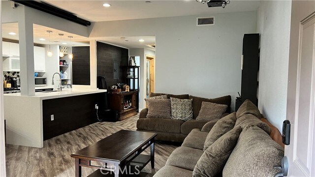 Foto del edificio - 17230 Newhope St