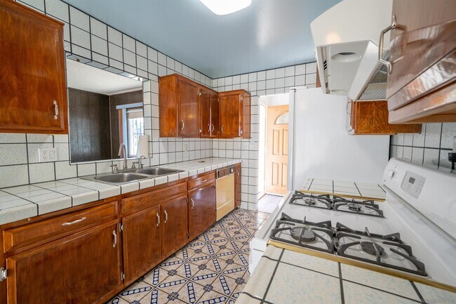 Building Photo - 5 E Palomar St