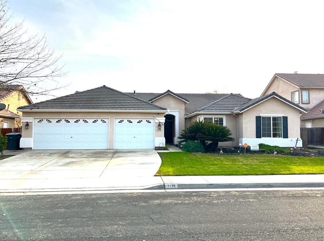 1129 W Pepper Dr, Hanford, CA 93230 House Rental in Hanford, CA