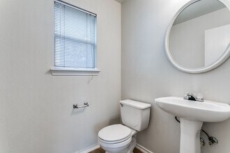 Building Photo - 3410 Sherwin Dr