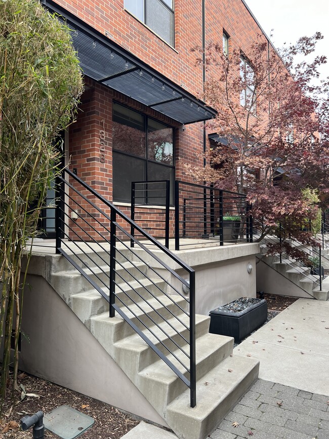 Building Photo - 1326 E Sutter Walk