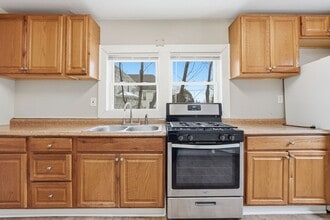 Building Photo - 602 N Mendota St