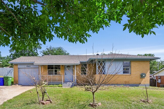 Foto del edificio - 7940 Chaparral Dr