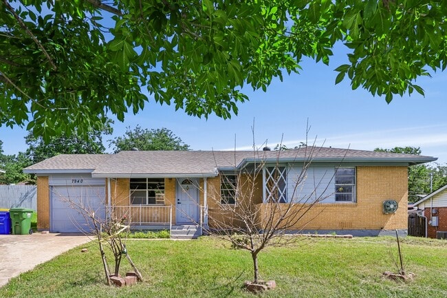 Photo - 7940 Chaparral Dr House
