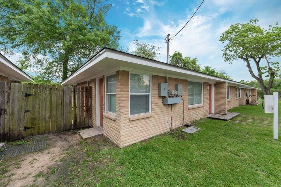 Primary Photo - 115 Arbor St