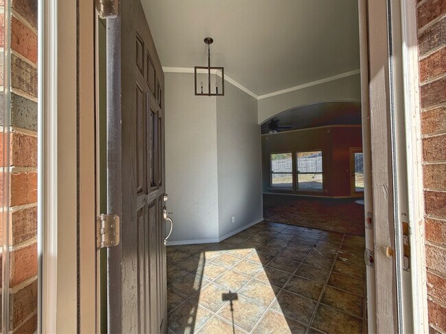 Foto del edificio - 17040 Hardwood Pl