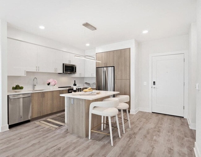 Building Photo - Chic Urban Living: Spacious 1-Bedroom Apar...