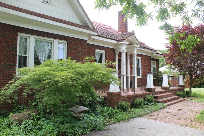 Foto del edificio - 787 Flat Shoals Ave SE
